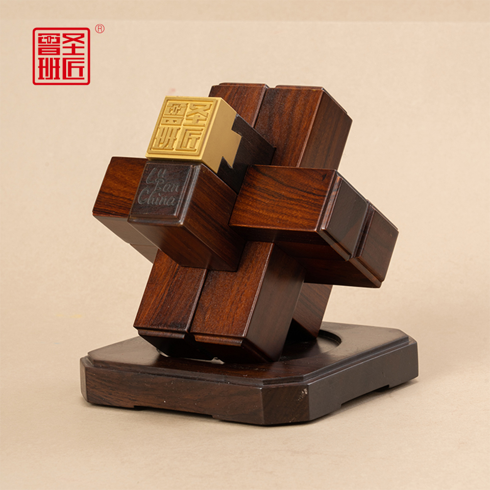 外事雅礼丨外交部推荐的文化礼，鎏金印章嵌入榫卯，和而不同蕴含东方哲思